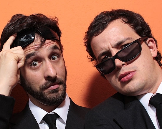 Rafinha Bastos e Rafael Cortez divulgaram os telefones na TV e na internet