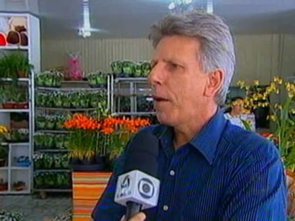 Corpo foi localizado na entrada do Centro de Eventos. Veculo estava a 300m; hiptese de tortura  descartada