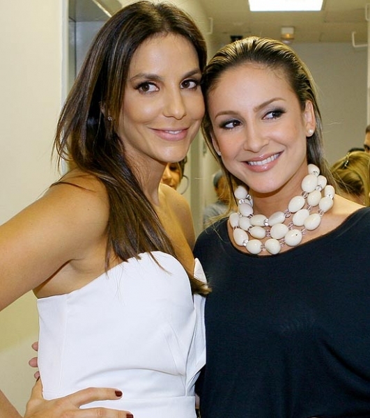 Ivete Sangalo e Claudia Leitte nos bastidores do SBT