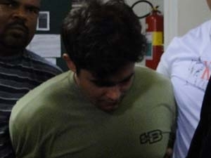 Estudante  foi preso em casa horas aps o crime.