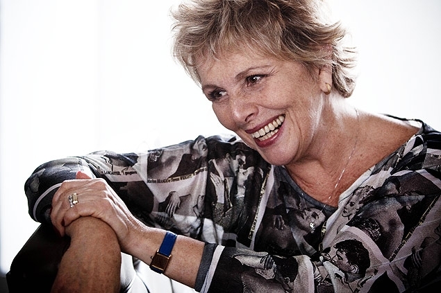 A atriz Irene Ravache em seu apartamento em Higienpolis