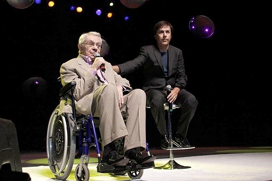 O humorista Chico Anysio ( esq.) em seu retorno aos palcos no Citibank Hall, no Rio de Janeiro, no espetculo 