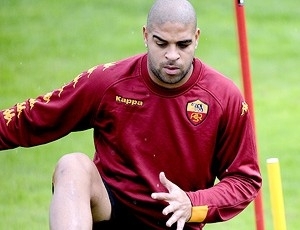 Adriano durante treino Roma