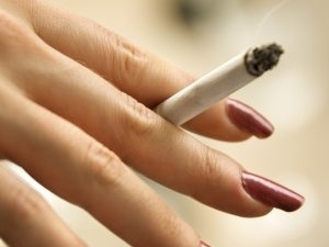 Anvisa diz que aroma e sabor tornam o cigarro mais atrativo para os jovens