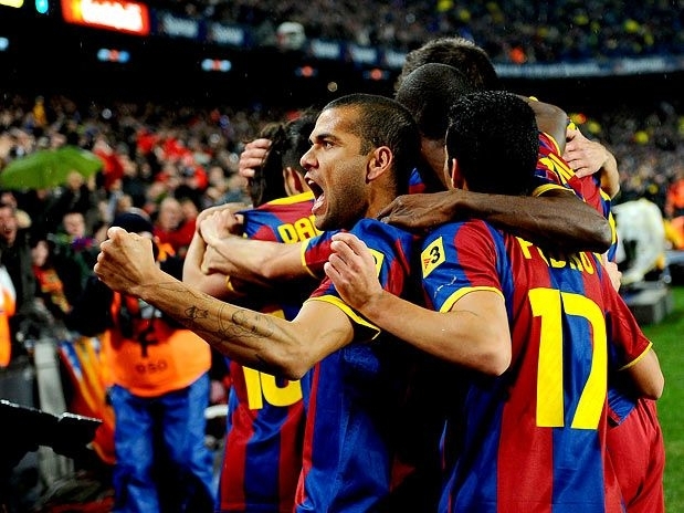 Daniel Alves vibra com vit�ria do Barcelona no cl�ssico