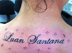 Foto postada pela atriz Mnica Iozzi no Twitter como sendo a tatuagem com nome de cantor feita por ela neste domingo