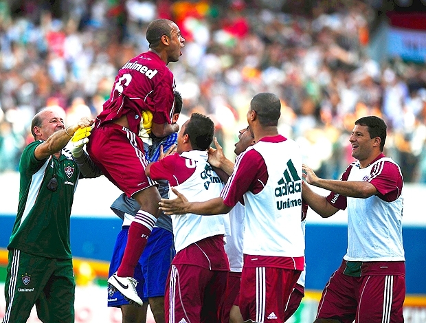Carlinhos comemora o golao que marcou no primeiro tempo realizado na tarde deste domingo, na Arena Barueri.