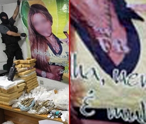 Pol�cia apreendeu p�ster em opera��o. No detalhe, pingente com letras 