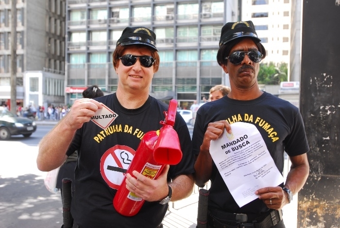 Beto Silva e Hlio de La Pea gravam nas ruas de So Paulo para o Casseta & Planeta: programa chega ao fim