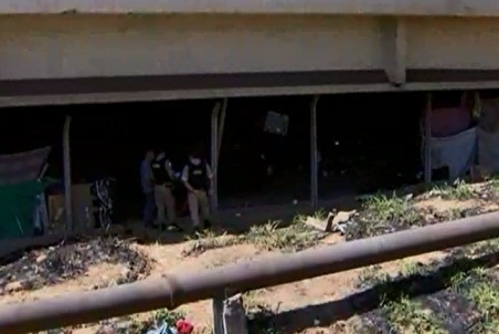 Corpo foi deixado em ponto onde moradores de rua se abrigam