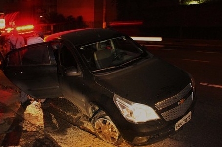 Persegui��o s� parou ap�s roda do ve�culo estourar