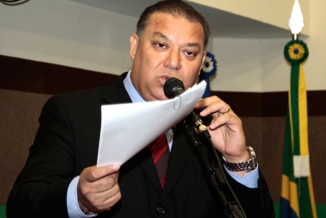Vereador Toninho de Souza quer investigar lictiaes de maquinrios de amigo do prefeito