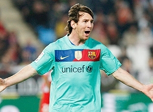 Messi marcou trs gols na goleada por 8 a 0 sobre o Almria
