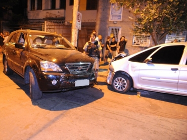 Ve�culo que a ju�za aposentada dirigia ao bater em outros carros em Porto Alegre 