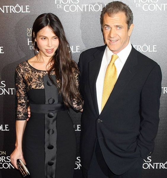Ex-namorada de Mel Gibson, Oksana Grigorieva disse que ator a ameaou com arma