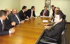 O governador reeleito Silval Barbosa (PMDB) se reuniu ontem com senadores e deputados federais do Estado, em Braslia