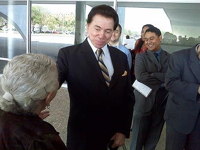 Silvio Santos diz que quem pagar leva a rede SBT