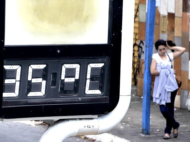 Na zona sul de So Paulo, termmetros de rua marcaram 35C na tarde desta tera-feira.