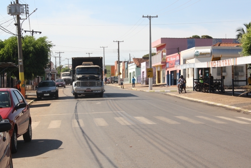 No fundo da foto a agncia do Sicredi localizada no centro da cidade.