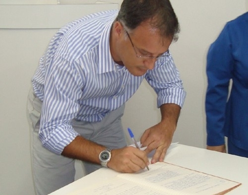 Assinatura oficializa a posse de Lincoln como novo prefeito de Diamantino