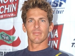 Antes de voltar para o Hava, Andy Irons teve de fazer uma parada em Dallas