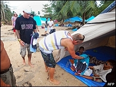 Operao de regate e ajuda est sendo prejudicada pelo mau tempo