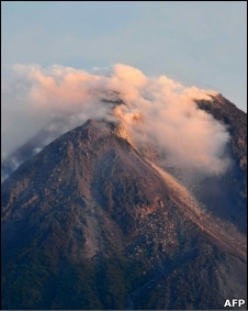 Atividade vulcnica levou governo a elevar nvel de alerta para mximo