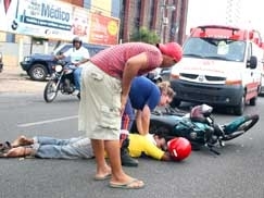 Na tarde de ontem, reportagem flagrou um motoqueiro sendo socorrido pelo Samu na avenida do CPA, aps acidente