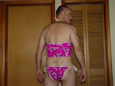 Foto divulgada pelo tribunal mostra o coronel Russell Williams com roupa de vtima.