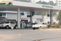 Fac-smile do cheque mostra nome de Mauro, da empresa e a data