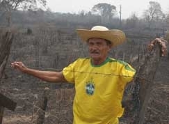 Pantaneiro demonstra rea perdida com chamas. Dentro do hotel, horta foi queimada, assim como casa-atrao