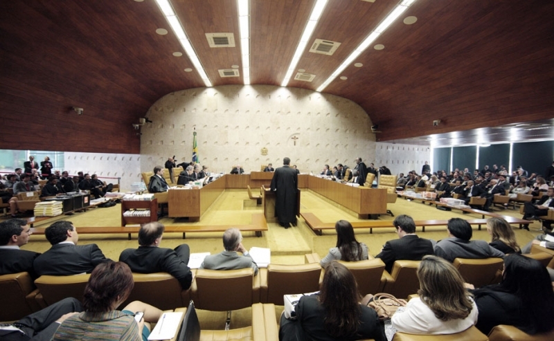 Plen�ria do julgamento: Ap�s empate, STF decide suspender julgamento sobre ficha limpa