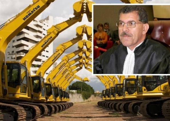 Maquinrios do programa do governo; no destaque, o ministro Humerto Martins