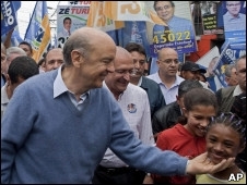 Jos� Serra errou ao n�o criticar mais Lula, afirma jornal espanhol