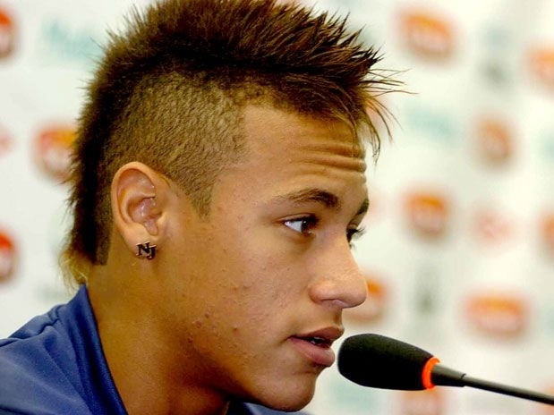Mesmo ap�s pedido de desculpas, Neymar n�o � poupado por Rom�rio no Twitter
