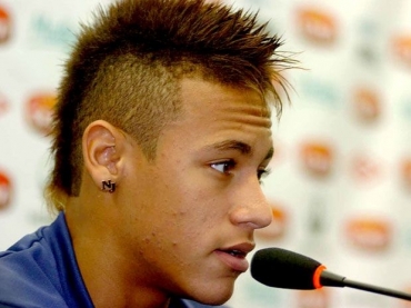 Mesmo ap�s pedido de desculpas, Neymar n�o � poupado por Rom�rio no Twitter