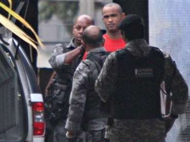 Bruno teria tentado o suic�dio na cadeia, segundo Macarr�o