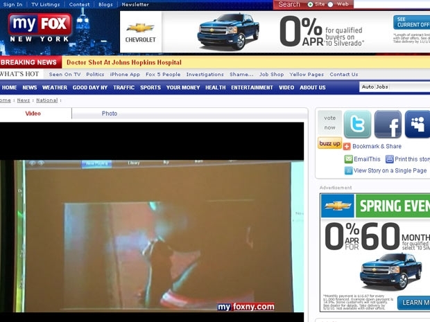 Cena do vdeo divulgado pela polcia de Ohio, nos Estados Unidos, mostra uma criana de 2 anos fumando maconha