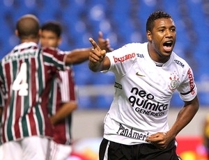 Jucilei comemorando seu gol contra o Fluminense, o primeiro do Timo