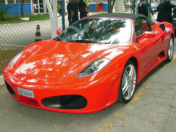 Entre os bens apreendidos est� uma Ferrari