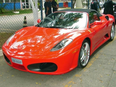 Entre os bens apreendidos est� uma Ferrari