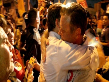 Comitivas de Mauro Mendes e Silval Barbosa se encontram; peemedebista ignora, enquanto Maggi cumprimenta