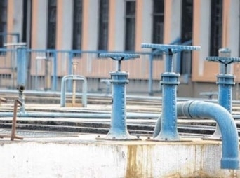 No Altos da Glria, outra comunidade que deve ser prejudicada, a gua escassa chegava s casas suja e com mau cheiro