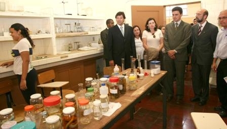 Ministro Haddad (MEC) visita laborátório em escola estadual em MT.