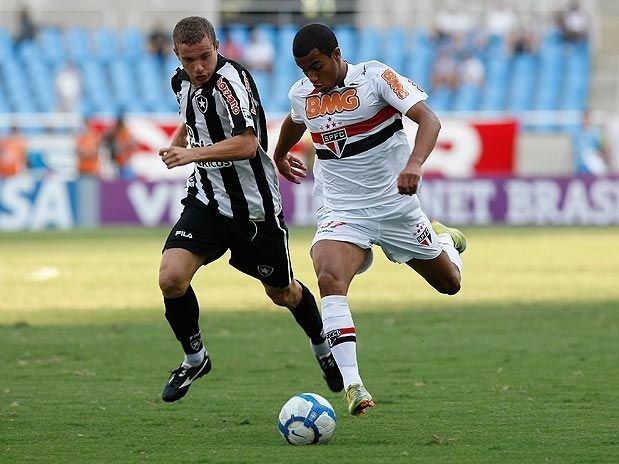 S�o Paulo vinha de tr�s vit�rias seguidas, mas teve atua��o ruim no Engenh�o