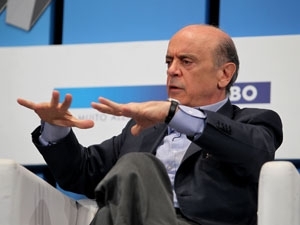 O candidato do PSDB � presid�ncia da Rep�blica, Jos� Serra, participa da sabatina promovida pelo jornal 