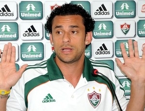 Fred na coletiva do Fluminense