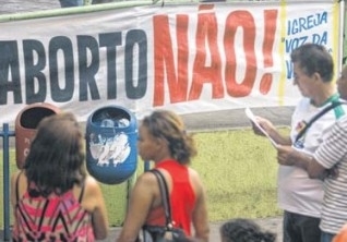 Projeto que libera a pr�tica de aborto, em tramita��o no Congresso, provoca rea��o de populares