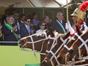 Lula e Jobim acompanharam o desfile de 7 de setembro