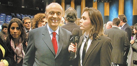 O candidato do PSDB  Presidncia Jos Serra, com dentes de vampiro inseridos por computador do programa 